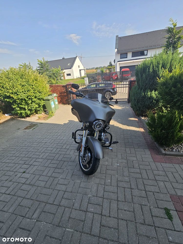 Harley-Davidson Touring Street Glide - 2