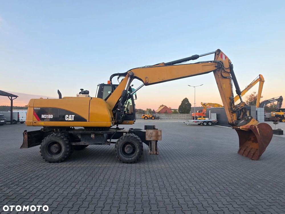 Caterpillar M318D, 2014 ROK, PODPORY + PŁUG - 6