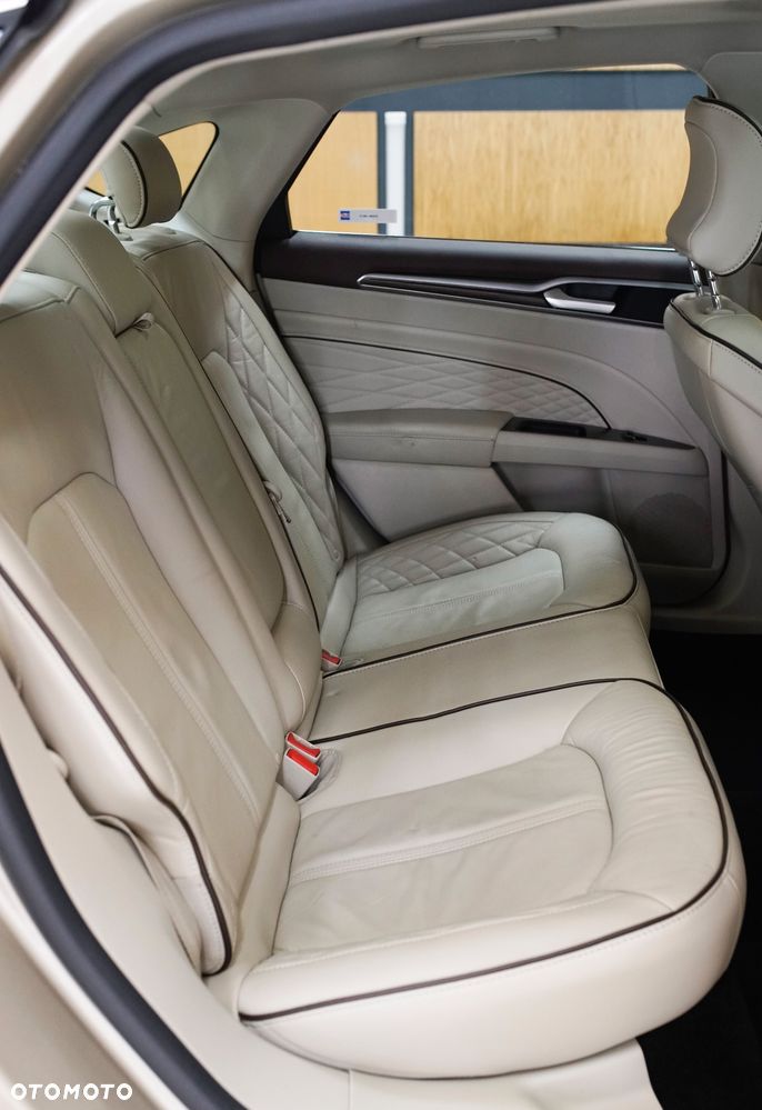 Ford Fusion - 17
