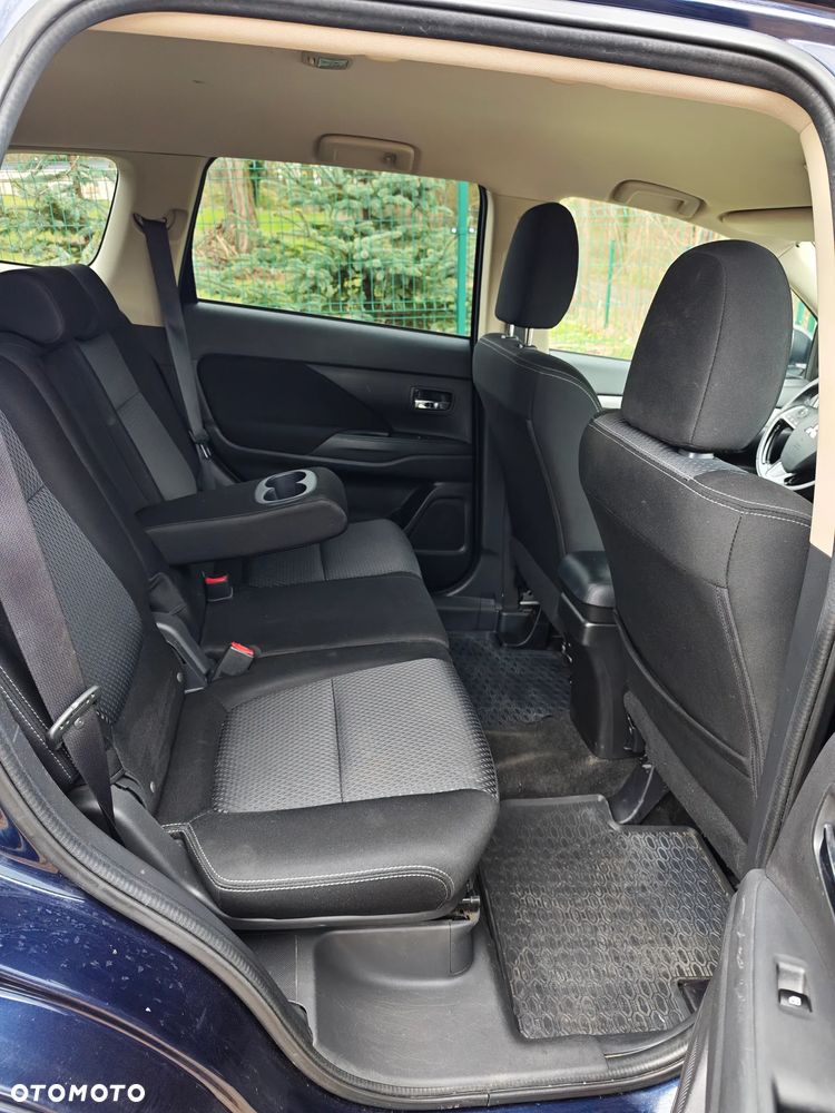Mitsubishi Outlander 2.0 Intense + Navi 4WD CVT - 14
