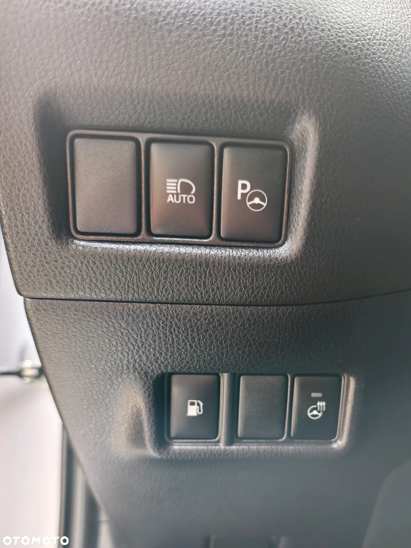 Toyota C-HR Hybrid Lounge - 20