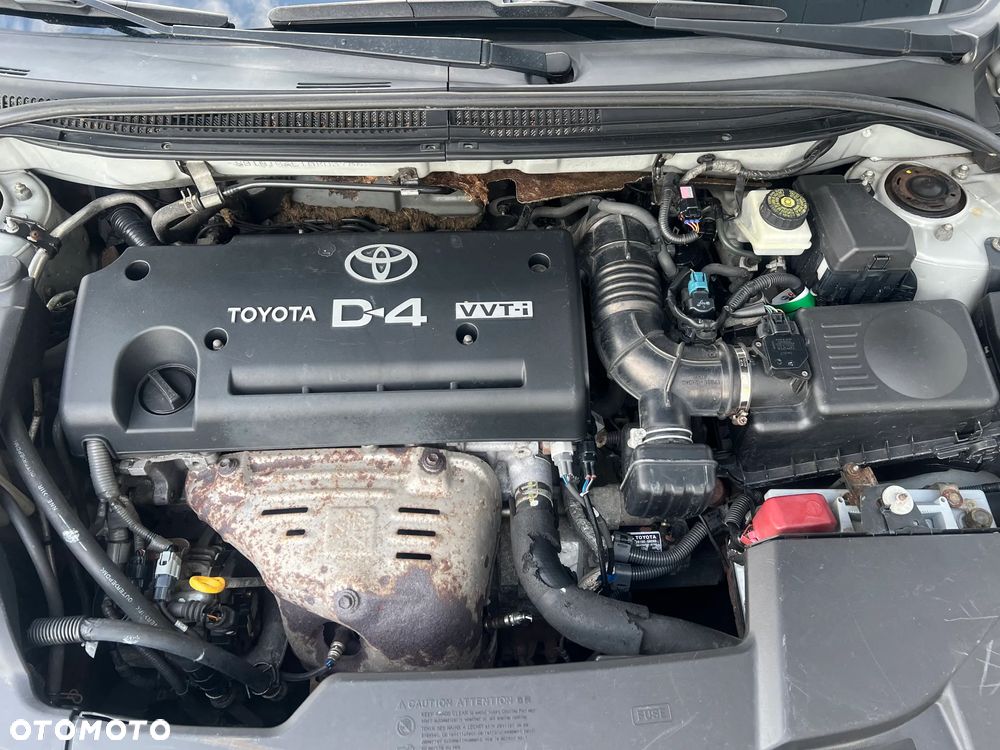 Toyota Avensis - 18