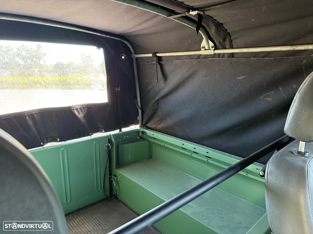 Land Rover Defender 90 2.4 CRD E - 10