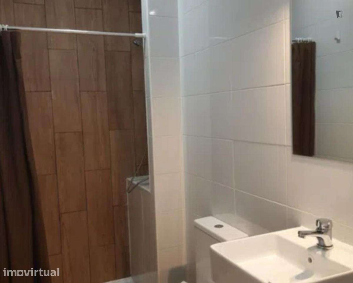 Quarto - localizado em Pontinha Lisbon - Grande imagem: 2/8