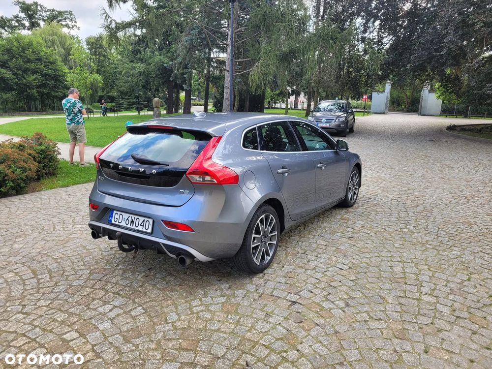 Volvo V40 D2 Drive-E R-Design Momentum - 1