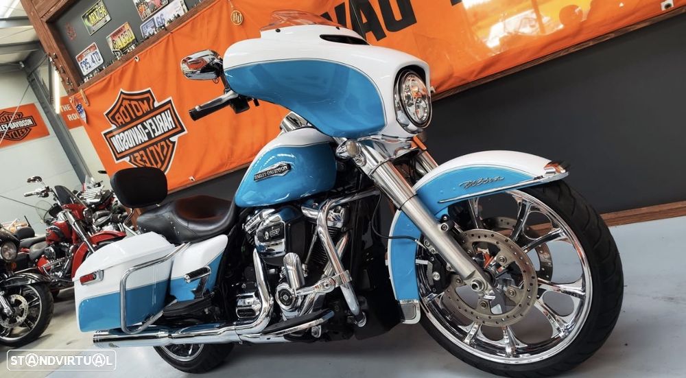 Harley-Davidson FLHRCI Ultra Glide / Street Pack - 5