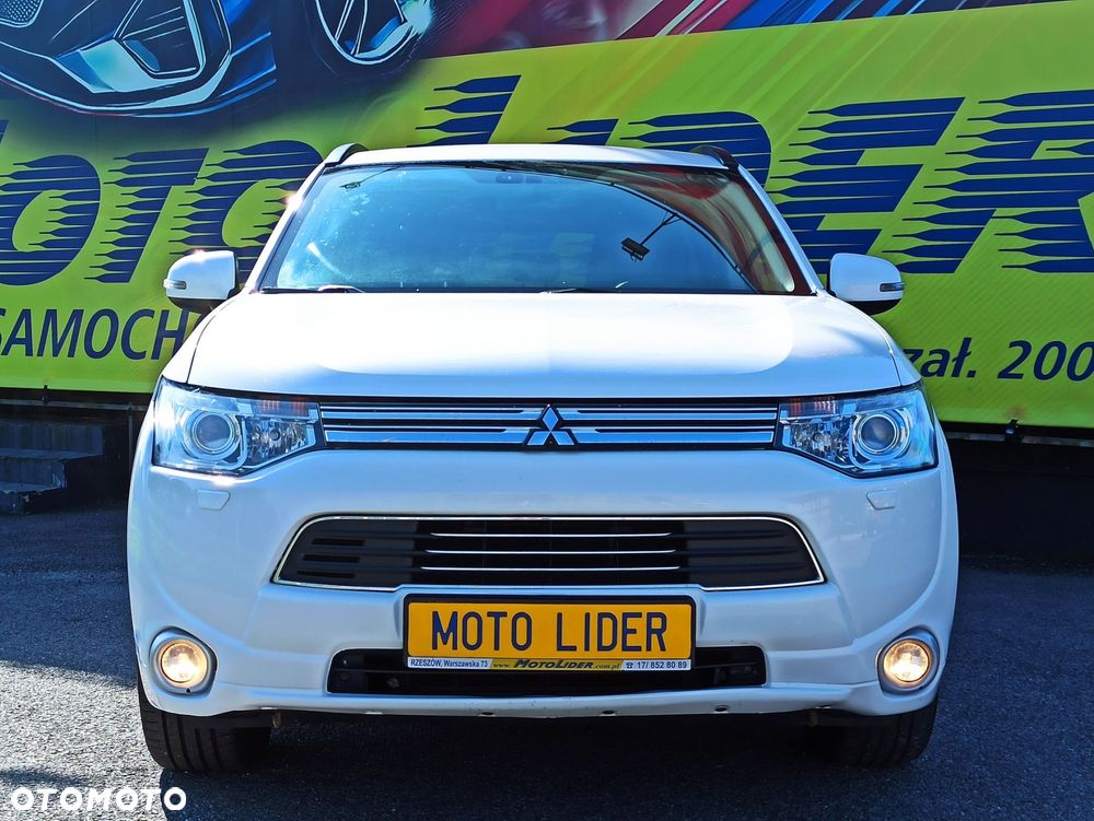 Mitsubishi Outlander - 2