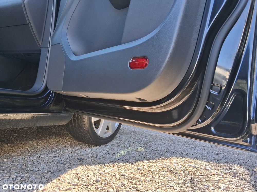 Volkswagen Touran - 25