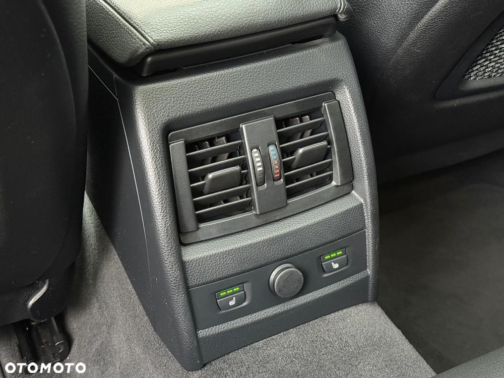 BMW Seria 3 320d xDrive Sport-Aut Sport Line - 26