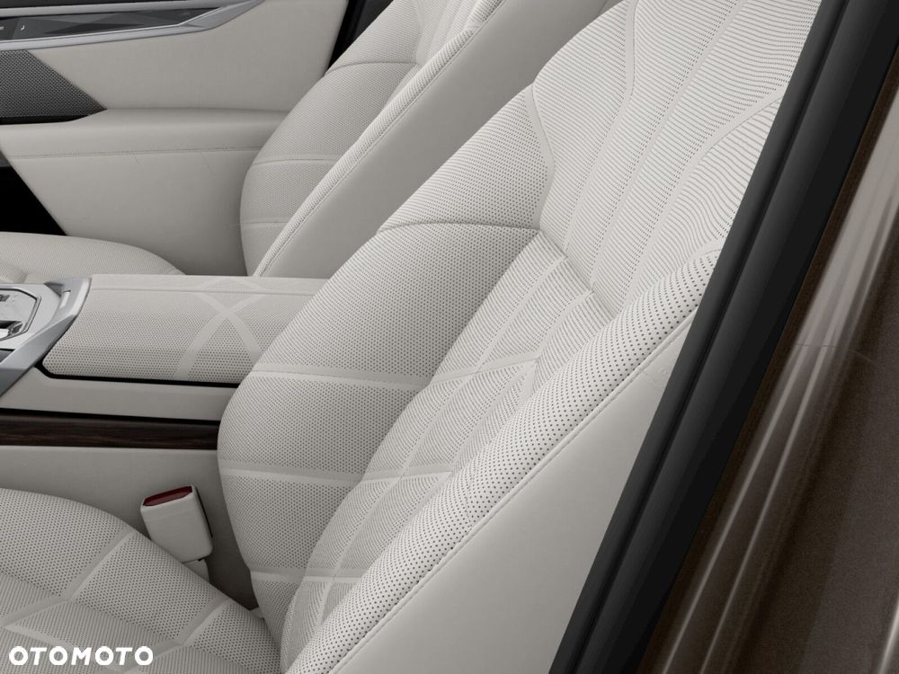 BMW Seria 7 - 8
