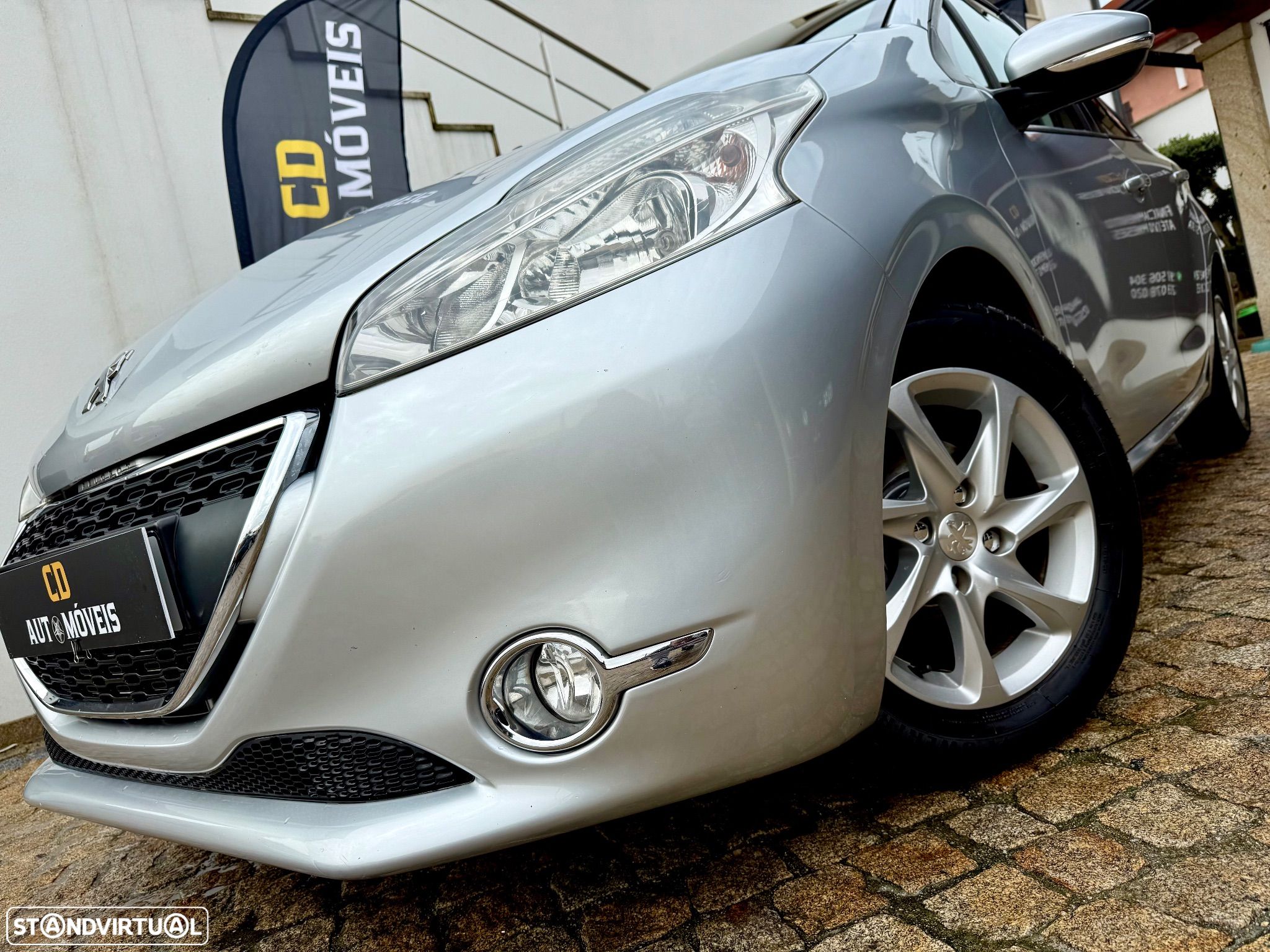 Peugeot 208 1.2 VTi SE Style - 1