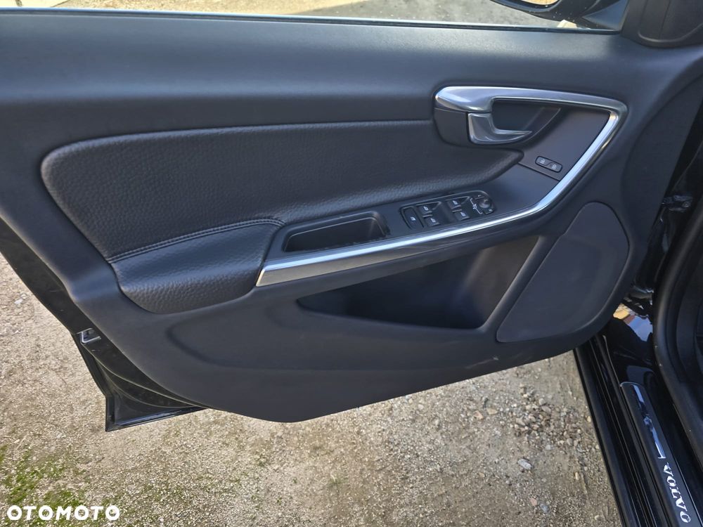 Volvo V60 D3 Geartronic R-Design - 23