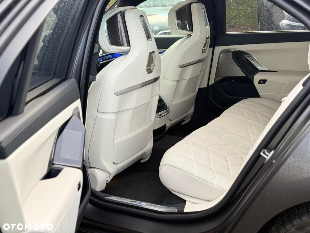 BMW Seria 7 - 34