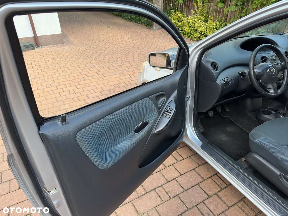 Toyota Yaris - 12