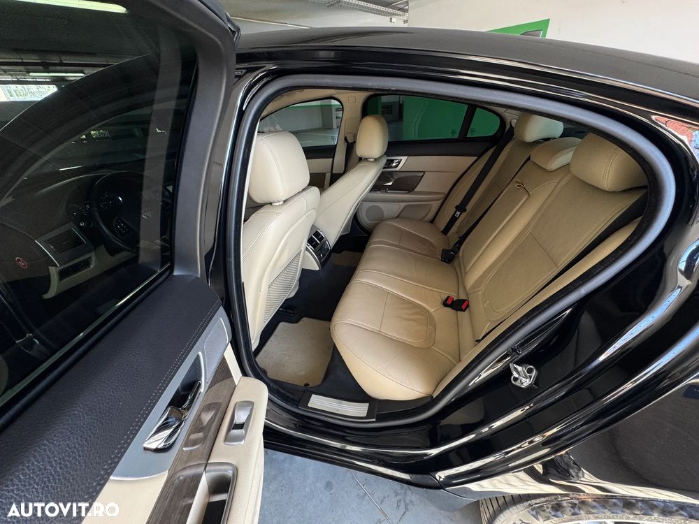 Jaguar XF 2.2D - 15