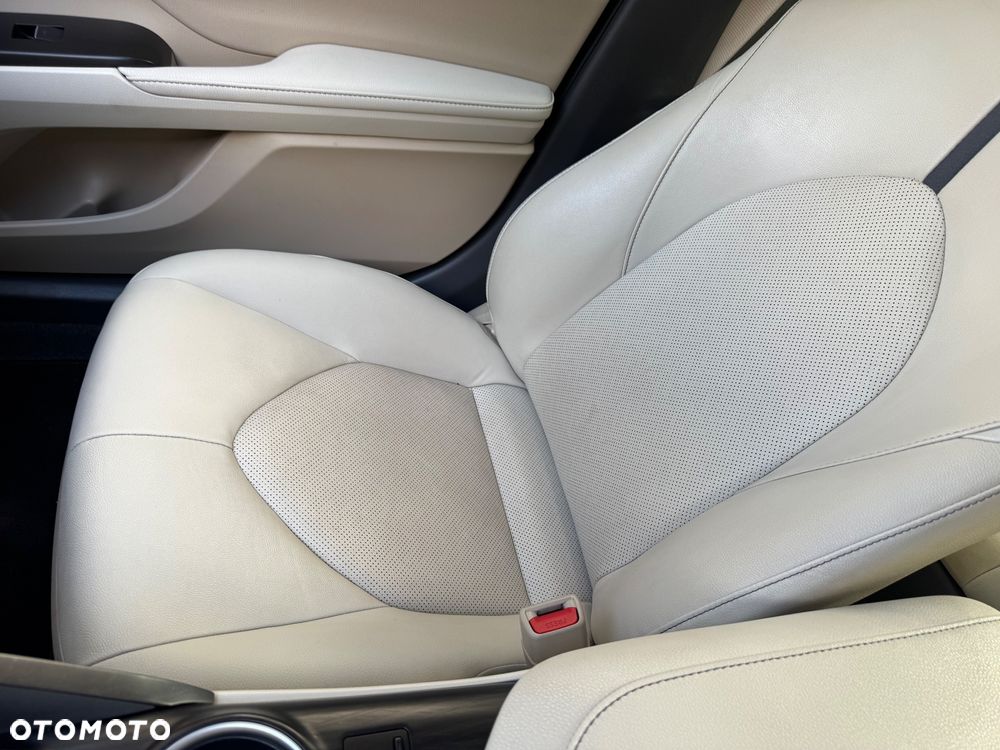 Toyota Camry 2.5 Hybrid Executive CVT - 31