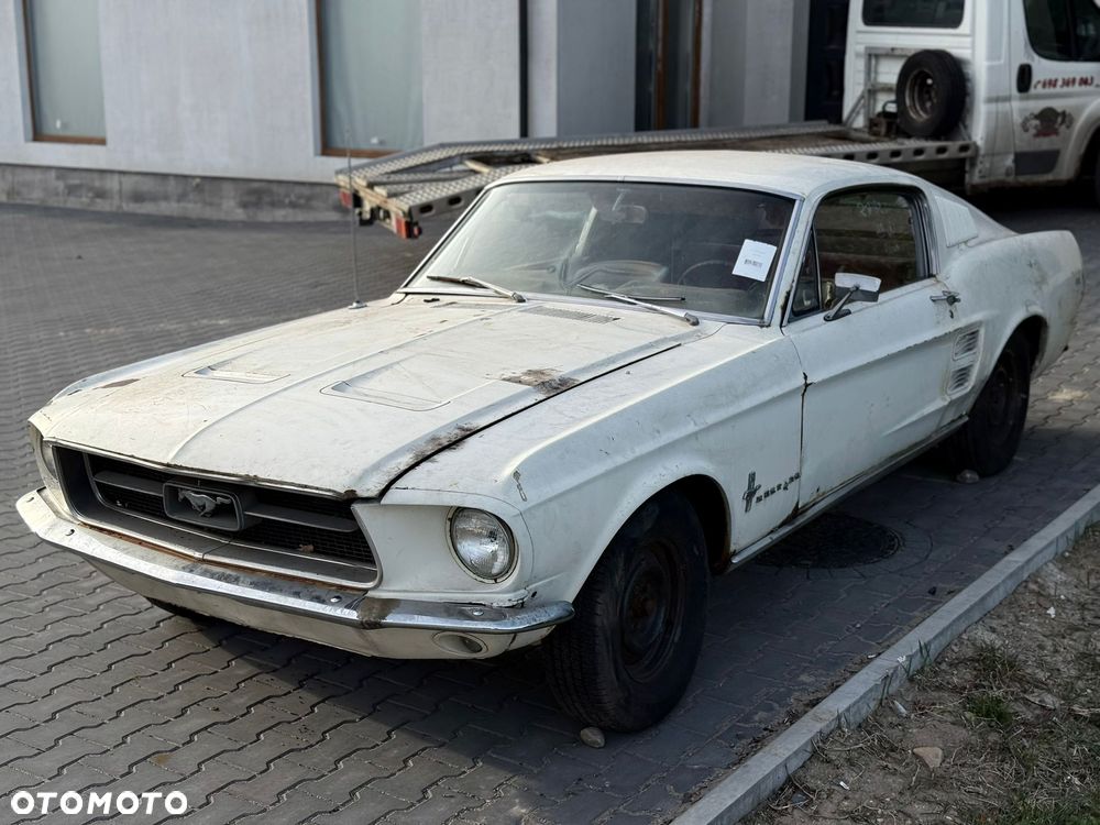Ford Mustang - 4