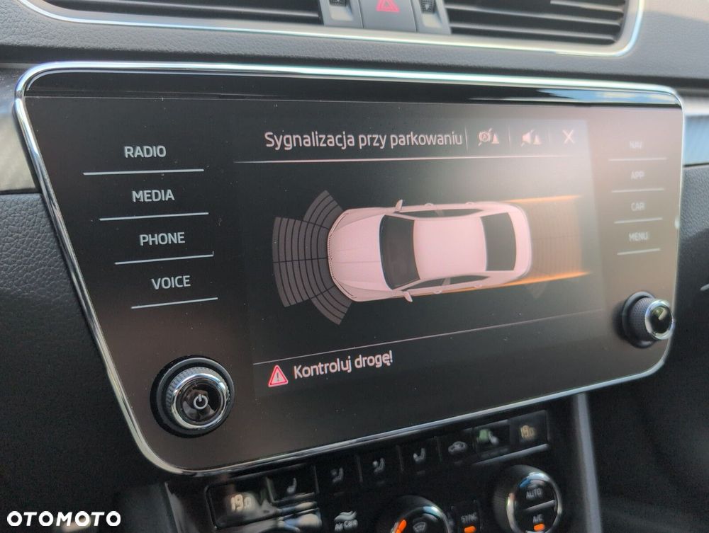 Skoda Superb 2.0 TDI SCR Sportline DSG - 35