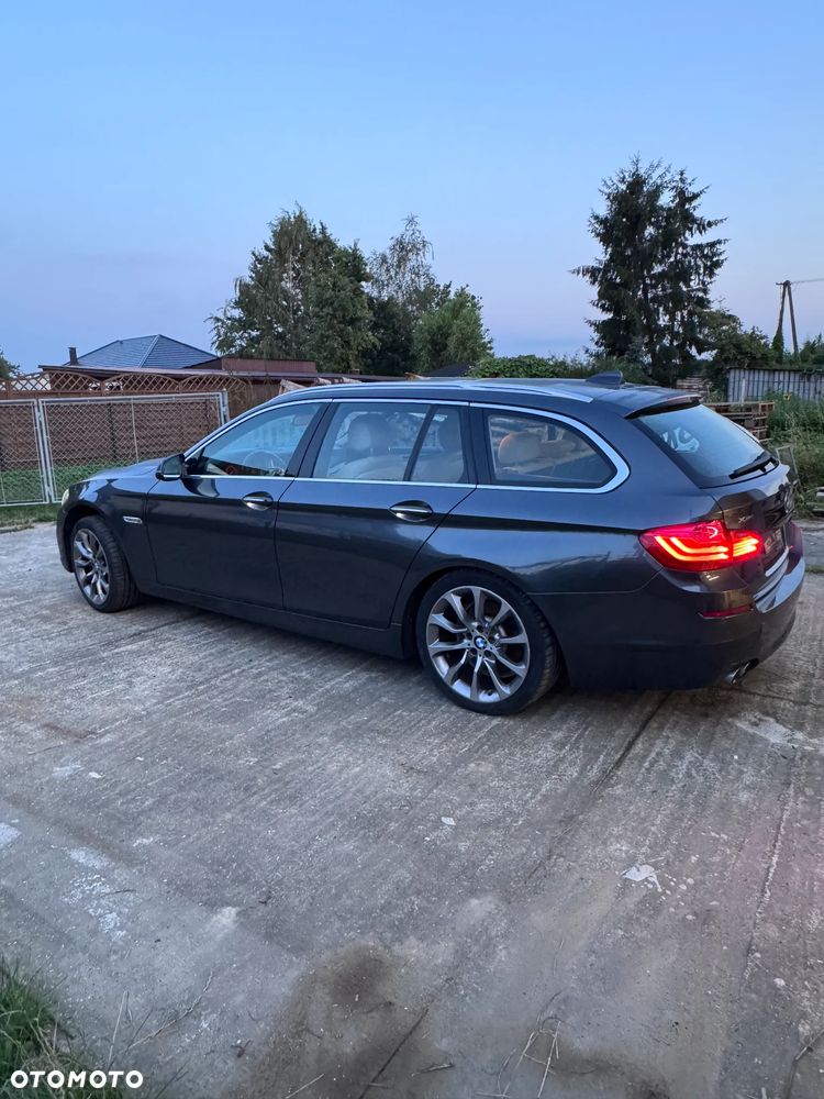 BMW Seria 5 525d xDrive Luxury Line - 2