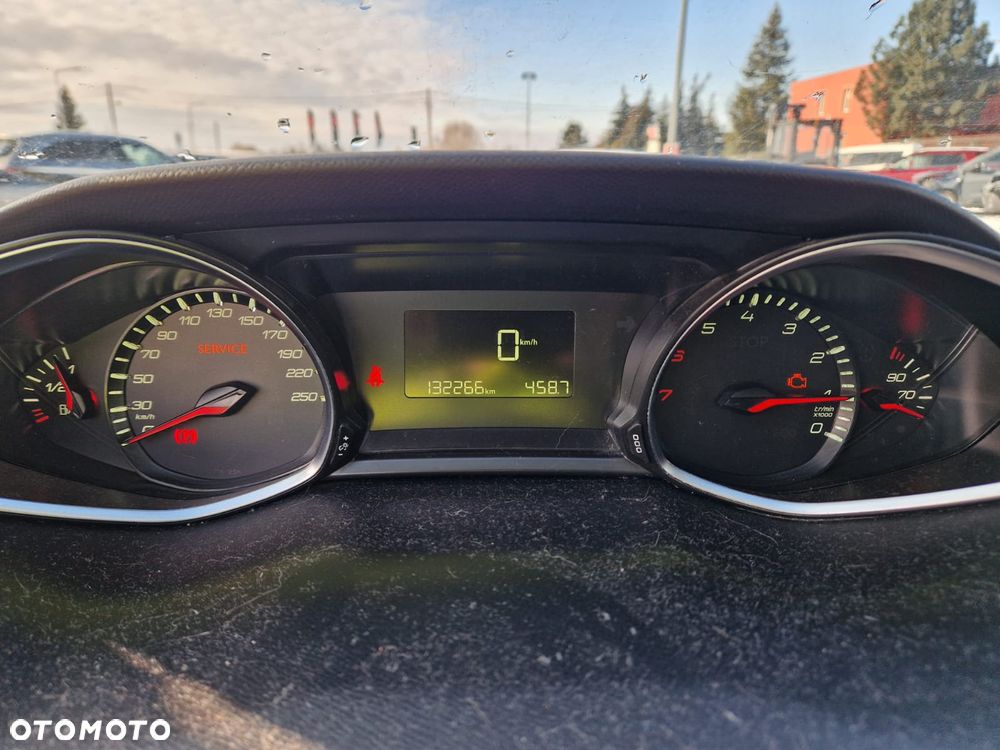 Peugeot 308 1.2 PureTech Allure S&S - 11
