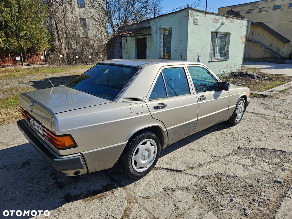Mercedes-Benz W201 (190) - 8