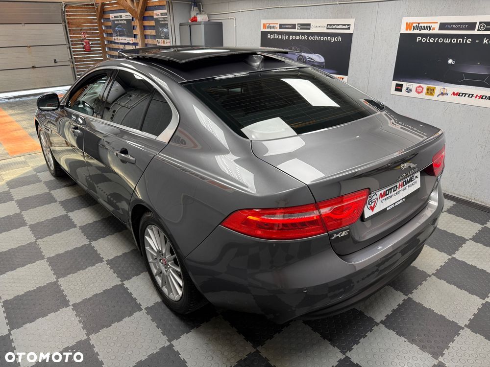 Jaguar XE - 5