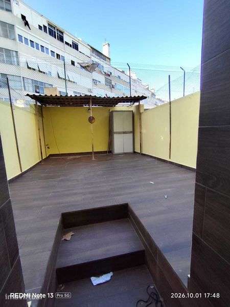 T1 Renovado com Pátio Interior de 10 m² - Picheleira | 1.000 €/mês - Grande imagem: 2/12