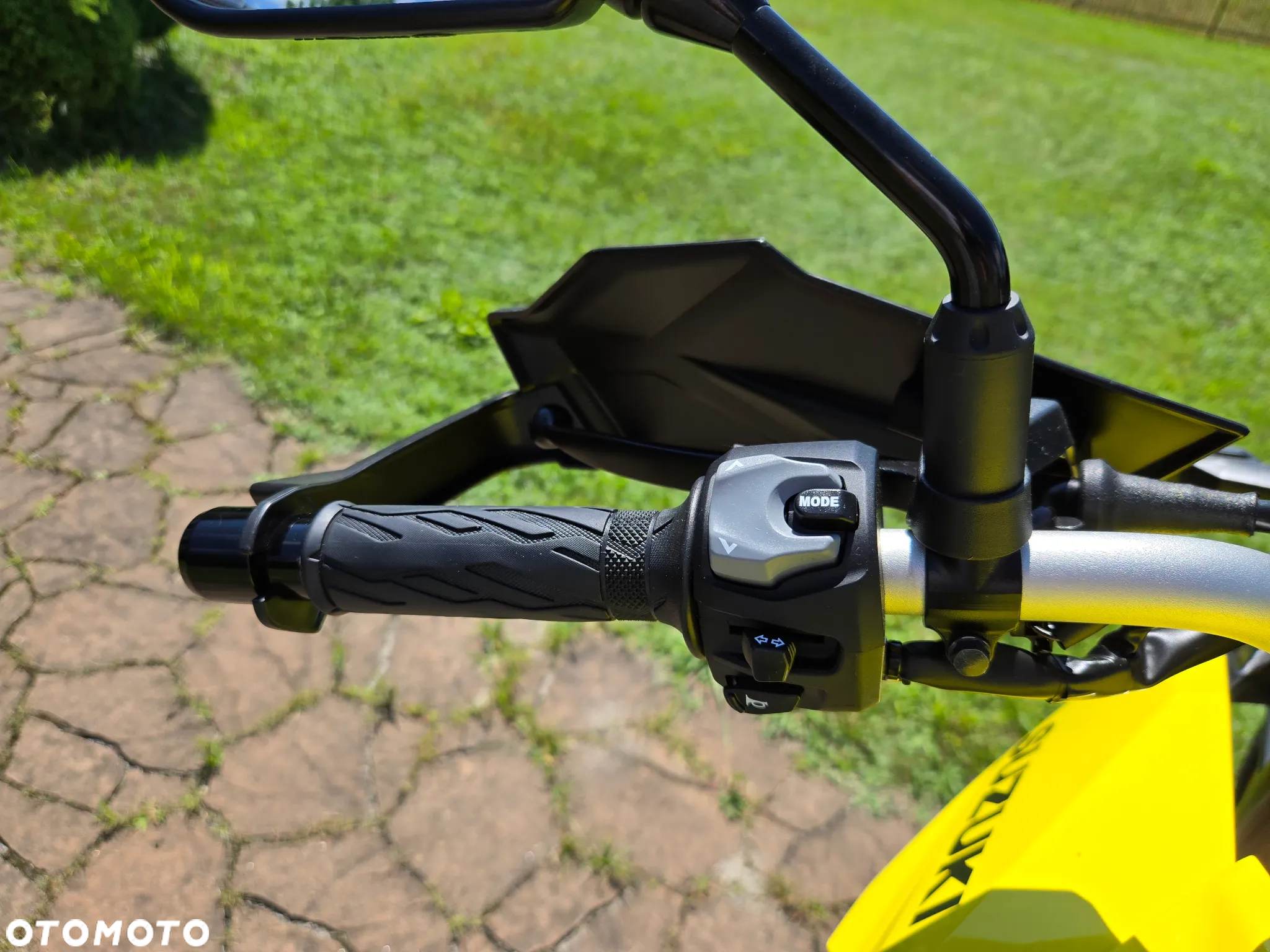 Suzuki V-STROM - 20