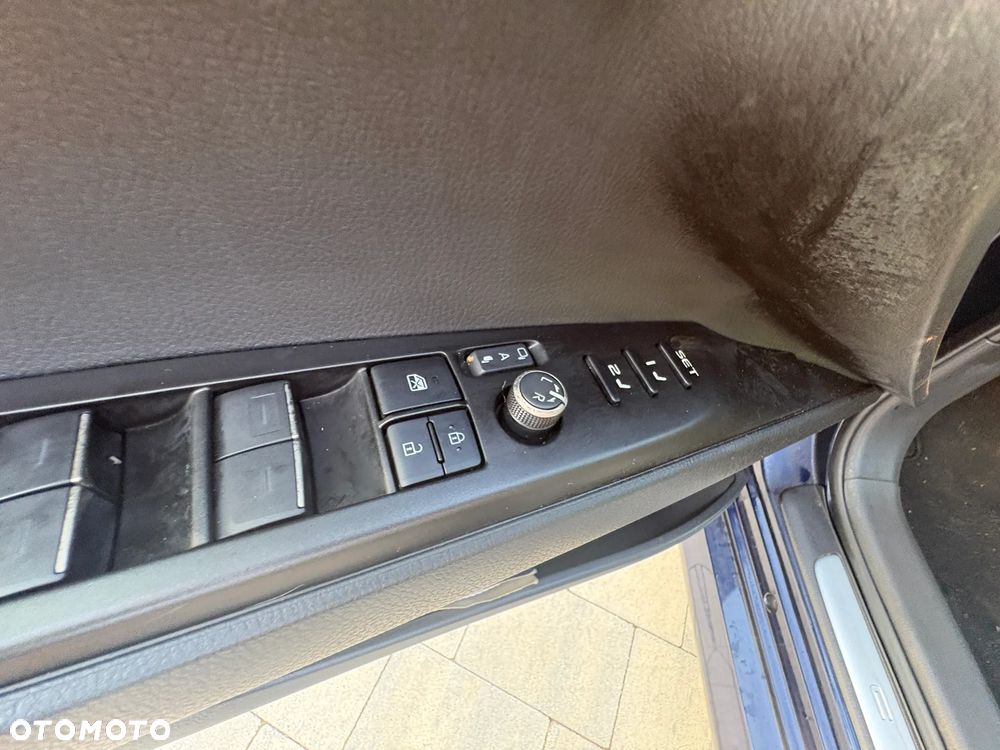 Toyota Camry 2.5 Hybrid Executive CVT - 23