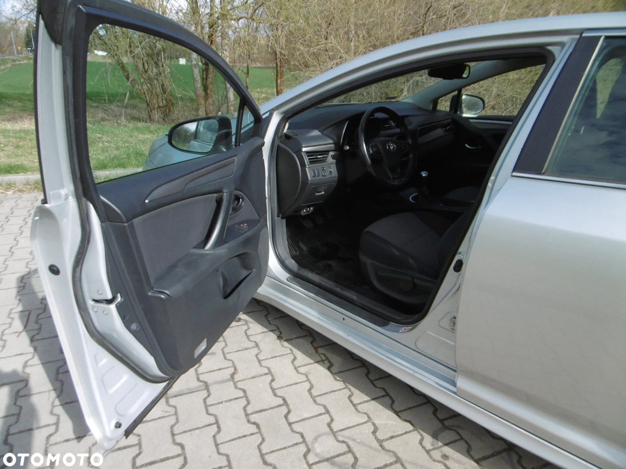 Toyota Avensis 1.6 Active - 11