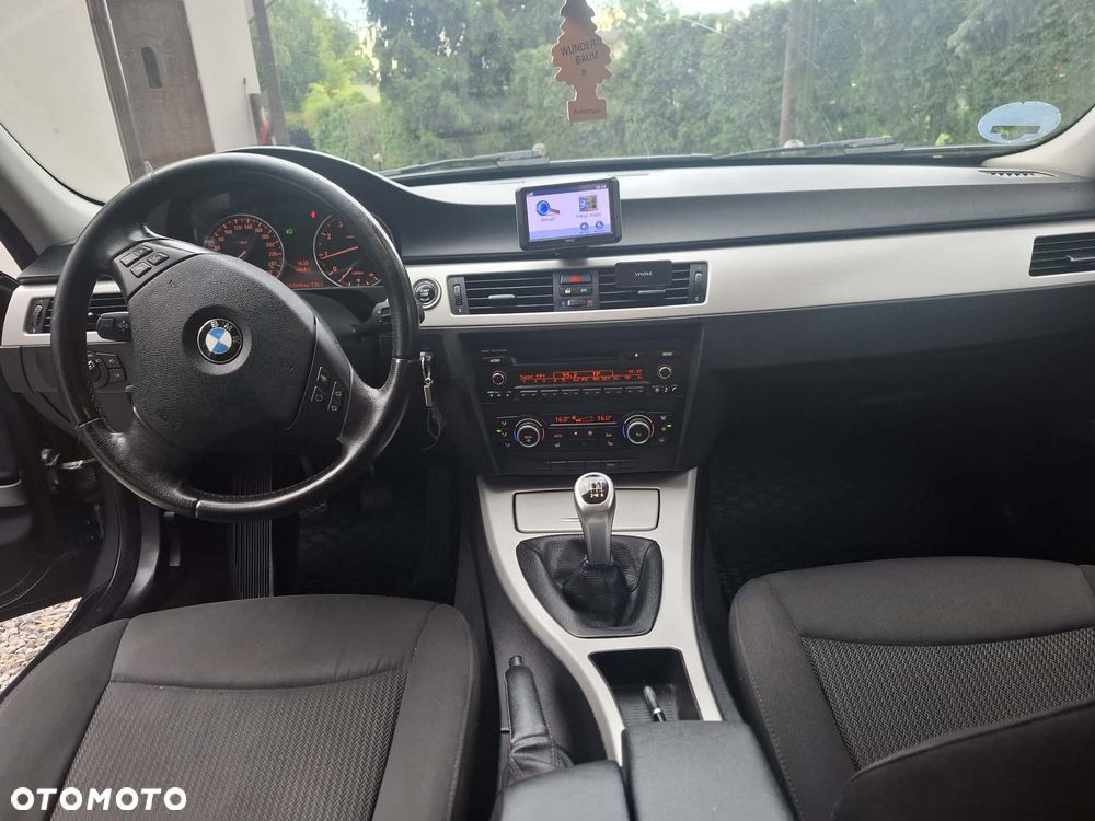 BMW Seria 3 320i - 11