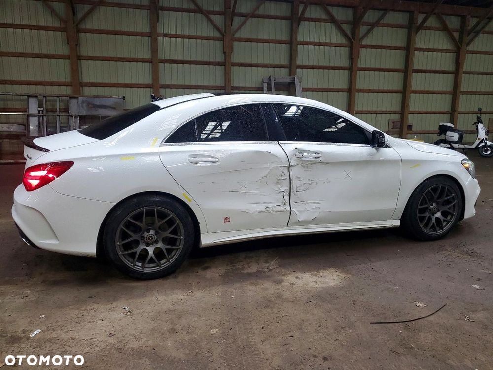 Mercedes-Benz CLA 250 4-Matic AMG Line - 3