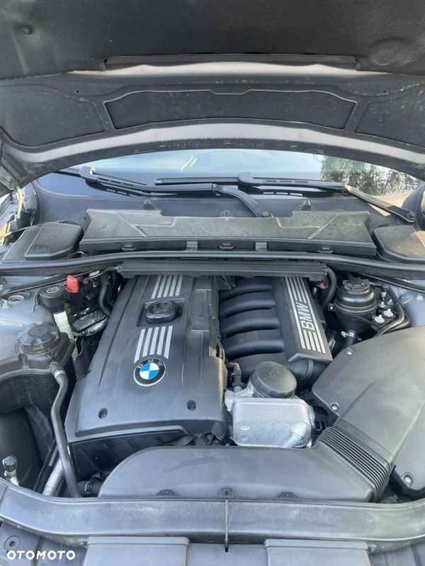 BMW Seria 3 330i Touring - 3
