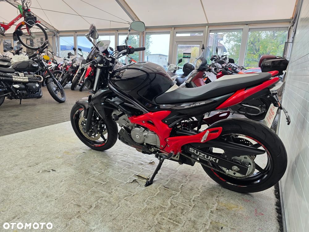 Suzuki Gladius - 6