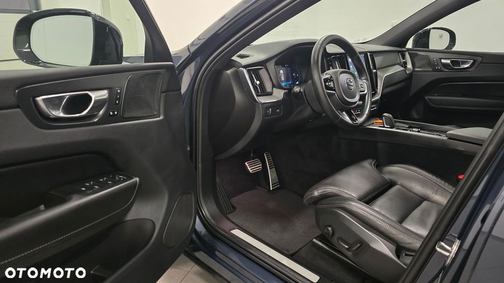 Volvo XC 60 B4 D AWD Plus Dark - 5