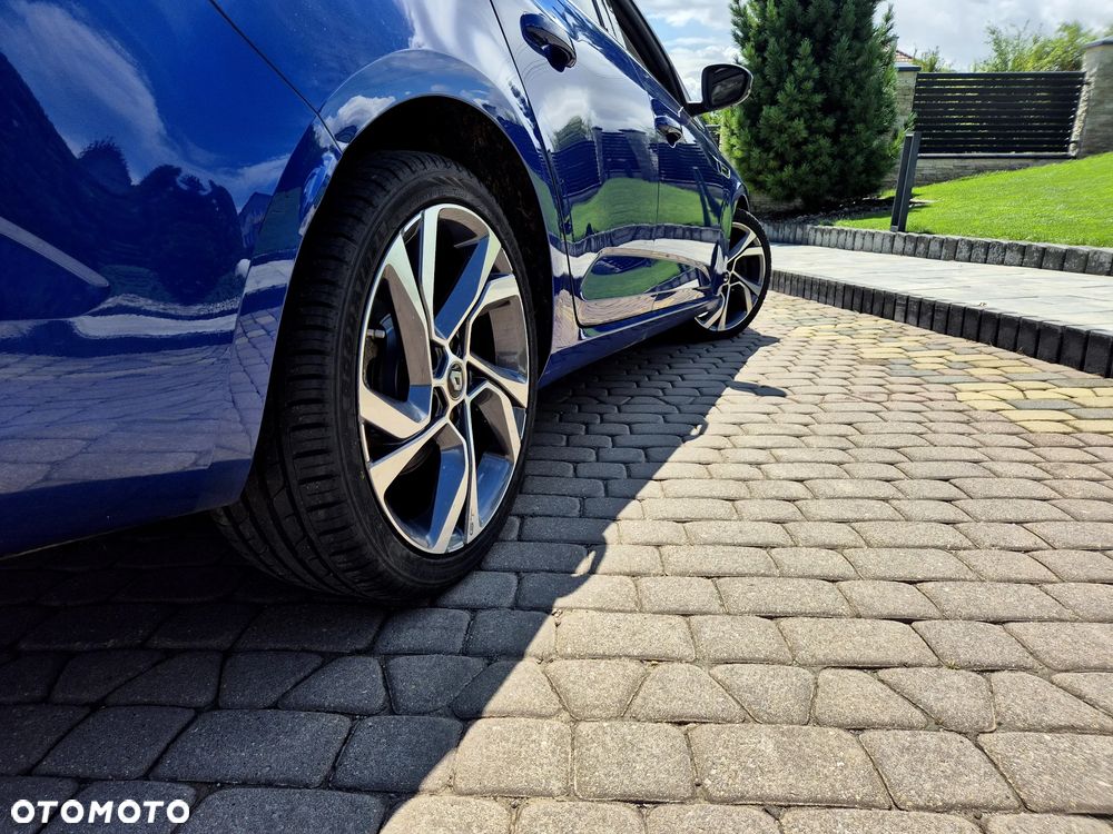 Renault Megane ENERGY TCe 205 EDC GT - 30