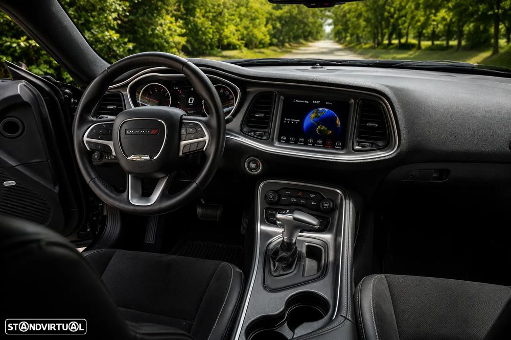 Dodge Challenger Auto SXT Plus - 25