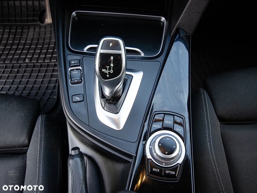 BMW Seria 3 320d Sport Line Shadow sport - 29