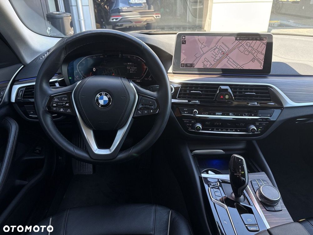 BMW Seria 5 520d mHEV - 14