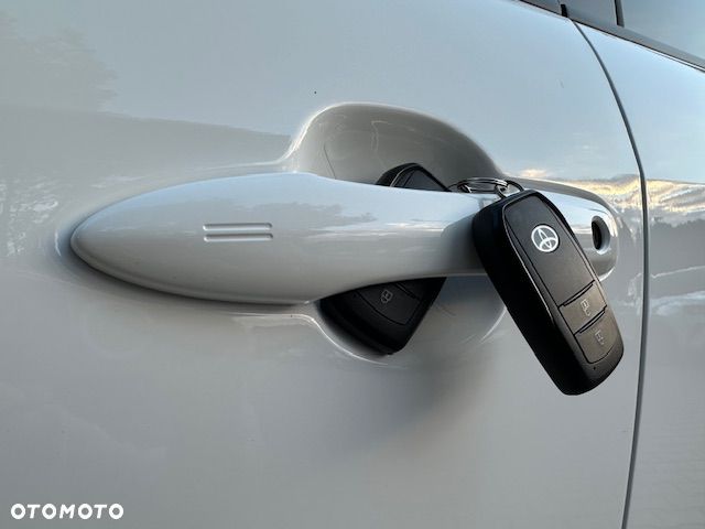 Toyota Yaris Cross 130 1.5 VVT-i Black&White - 19