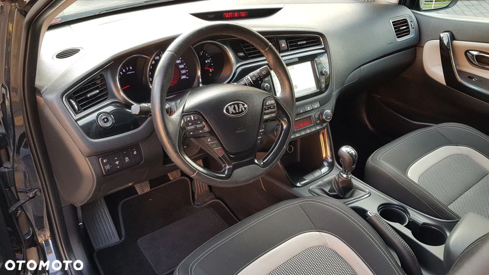 Kia Ceed 1.6 GDI Platinum Edition - 27