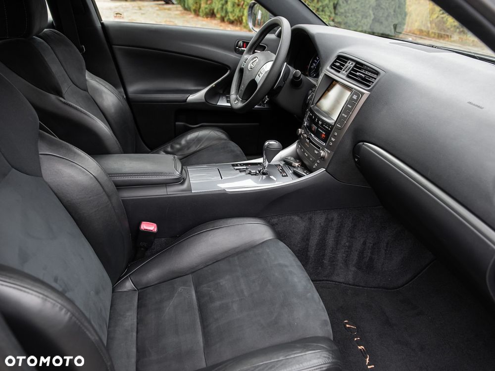 Lexus IS - 30
