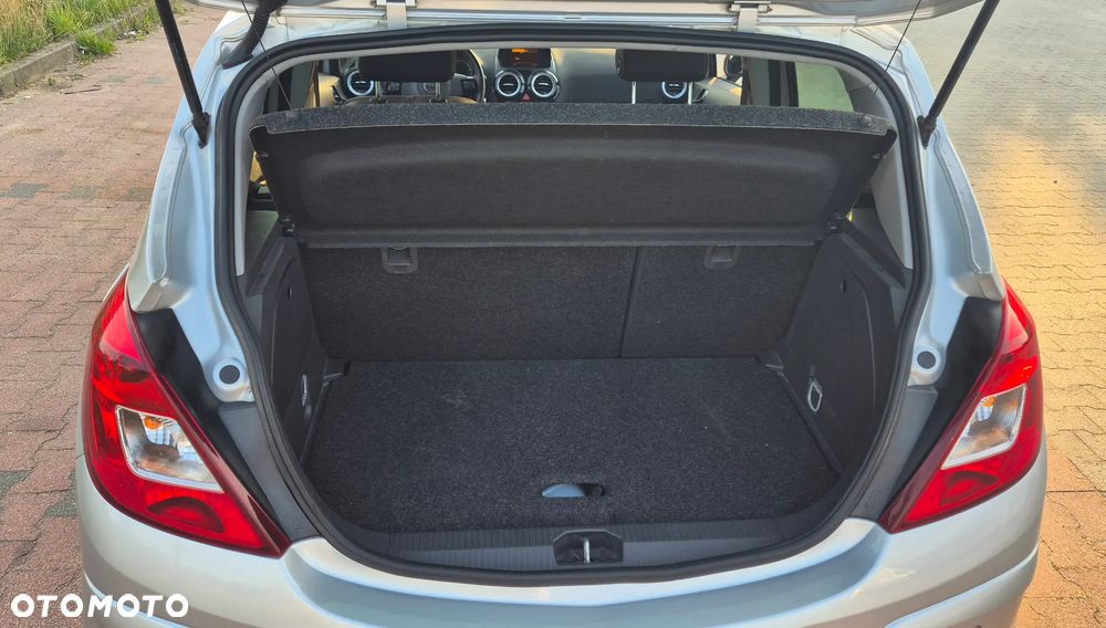 Opel Corsa 1.4 16V Cosmo - 3