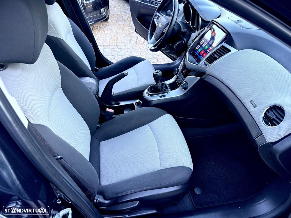 Chevrolet Cruze 1.6 LS - 54