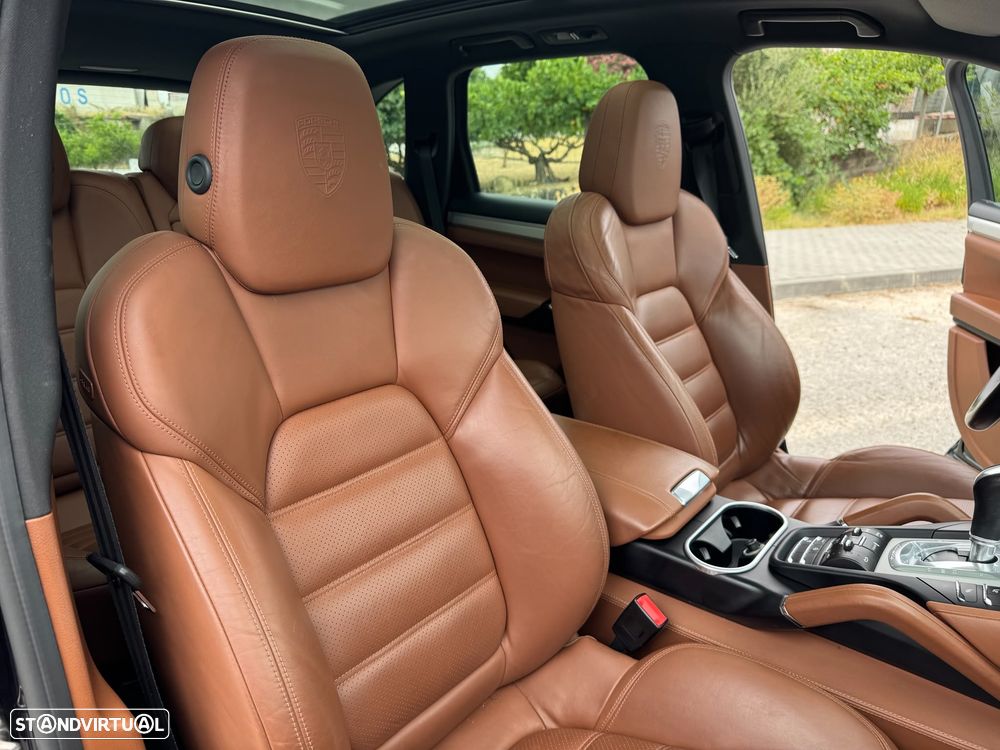 Porsche Cayenne Platinum Edition - 14