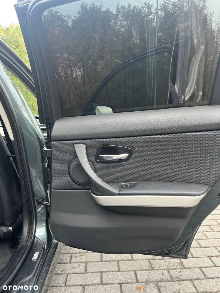 BMW Seria 3 320d DPF Touring - 15