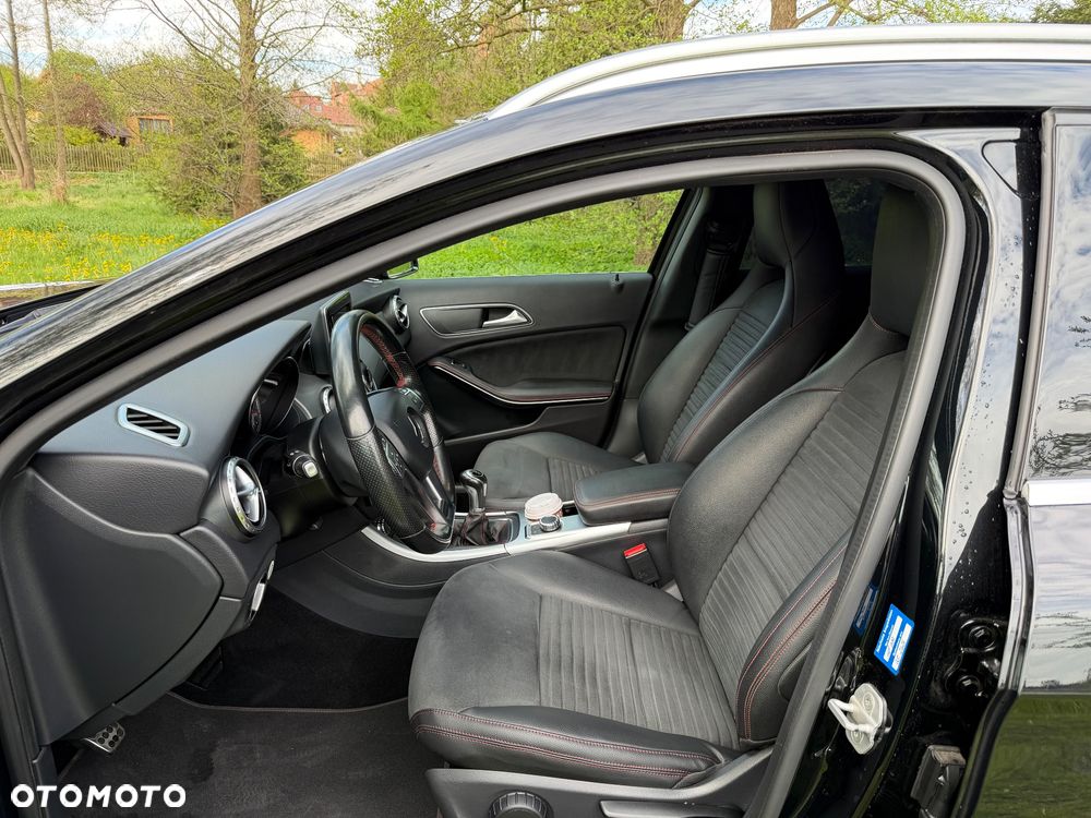 Mercedes-Benz GLA 200 AMG Line - 13
