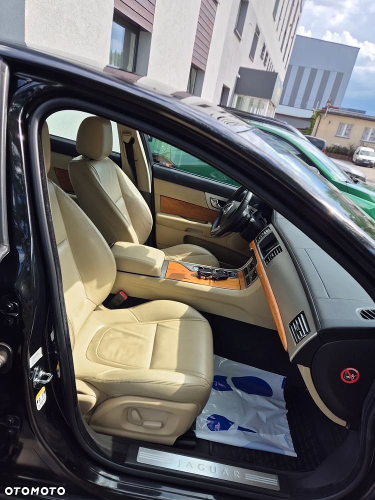 Jaguar XF 2.2 - 7