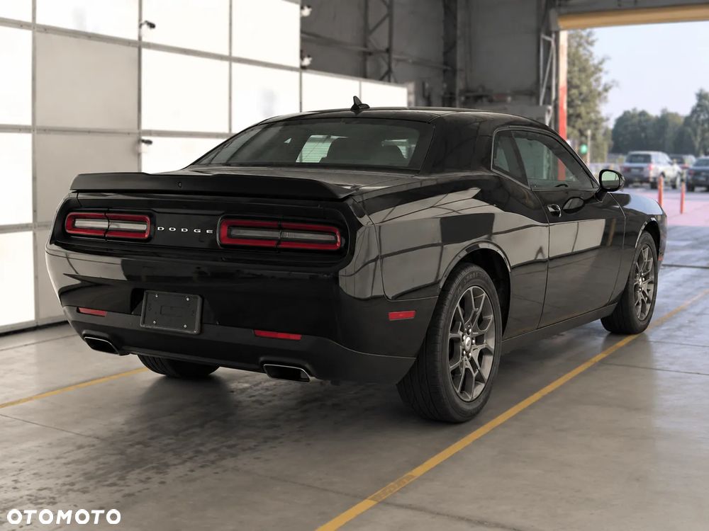 Dodge Challenger - 5
