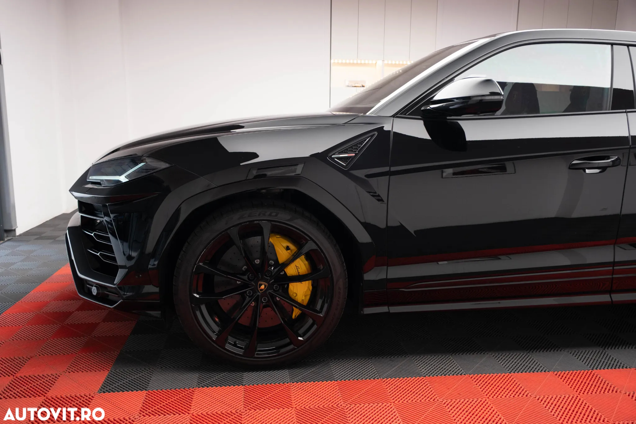Lamborghini URUS Standard - 9